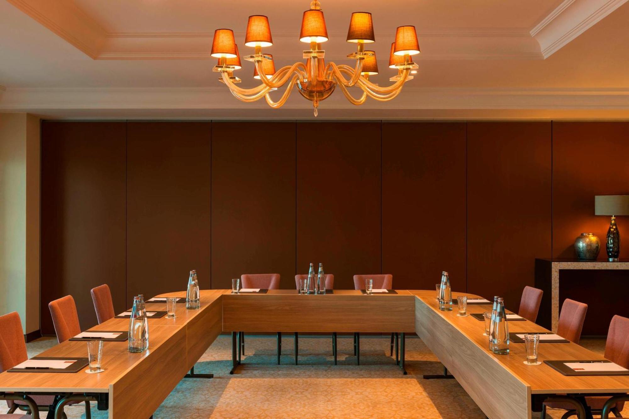 아즈만 사라이, 어 럭셔리 컬렉션 리조트, 아즈만 아지만 외부 사진 Meeting room