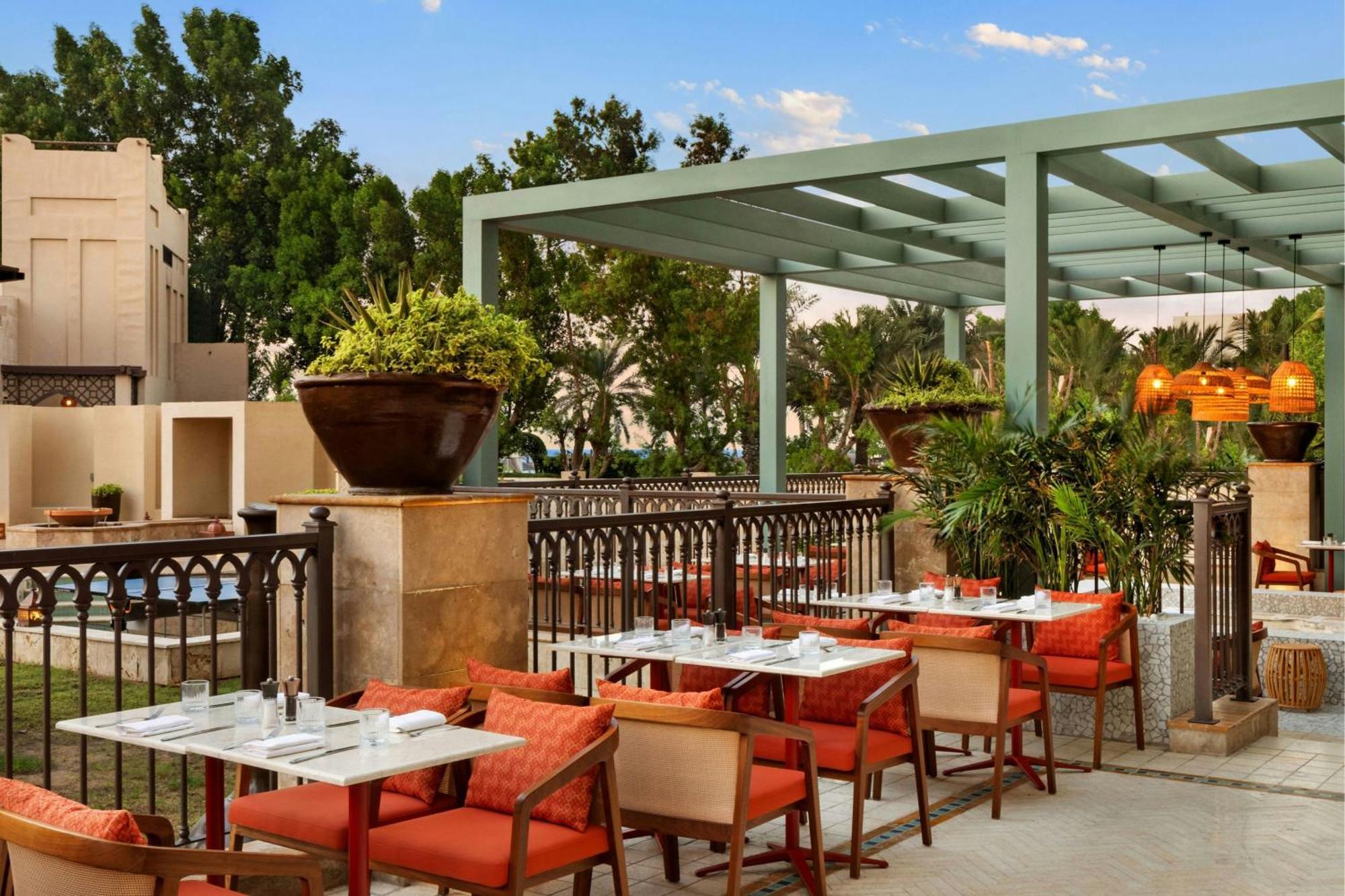 아즈만 사라이, 어 럭셔리 컬렉션 리조트, 아즈만 아지만 외부 사진 The Terrace